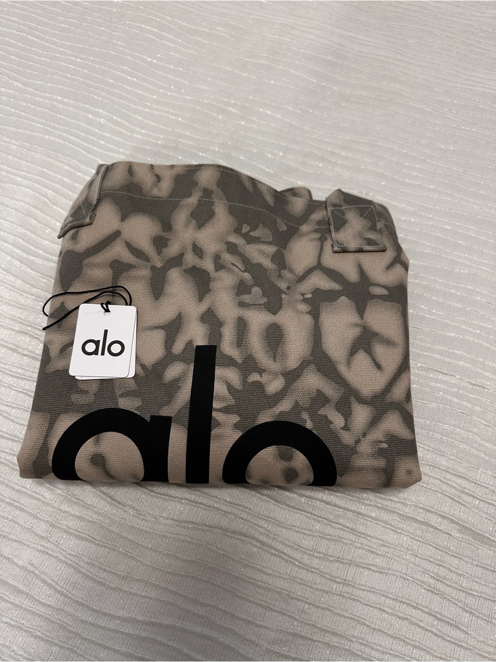 ALO Yoga Neutral Tie-Dye Beige and Taupe Tote - Picture 3 of 3